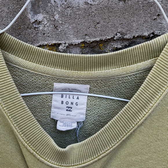 Billabong Crew Neck - Picture 2 of 3